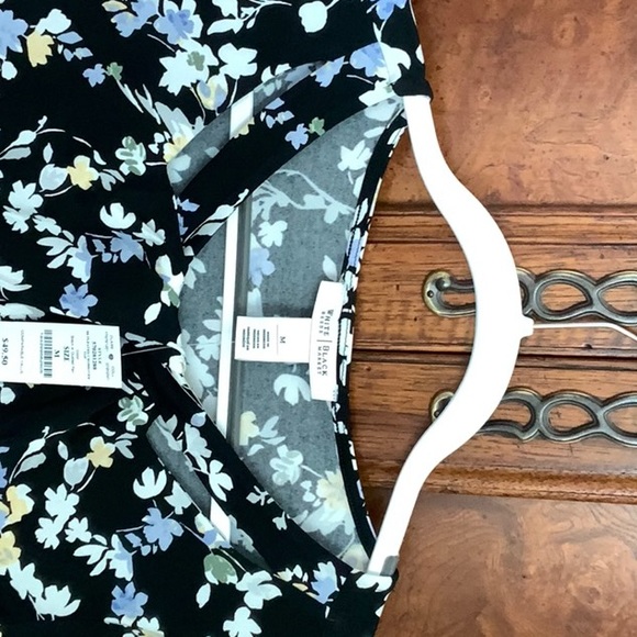 NWT floral blouse. - Picture 5 of 5